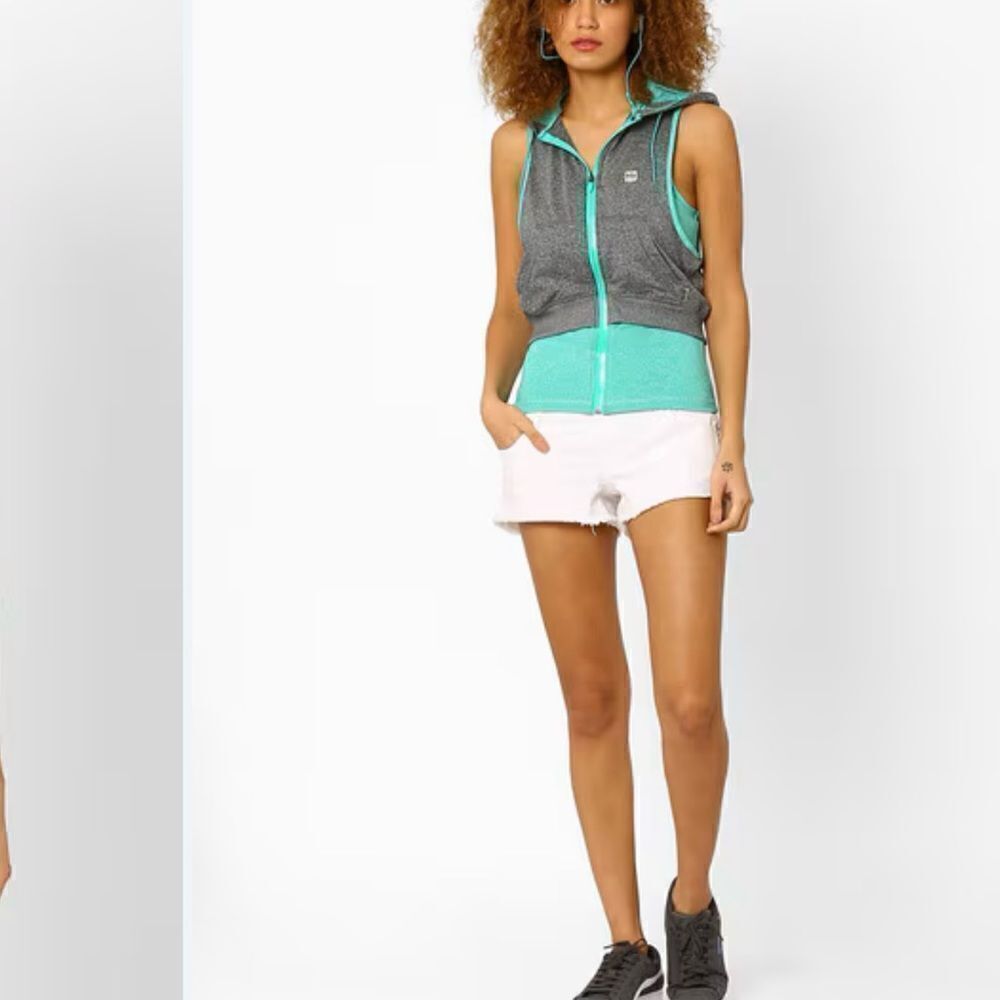 Hoodiebuddie
Twofer Hoodie with Headphones NWT Size Small color pink